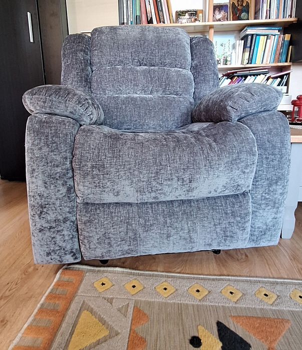 Vând 2 fotolii recliner  foarte comode