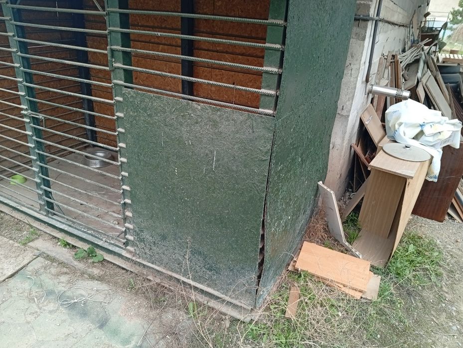 Продам два   Вольера для собаки