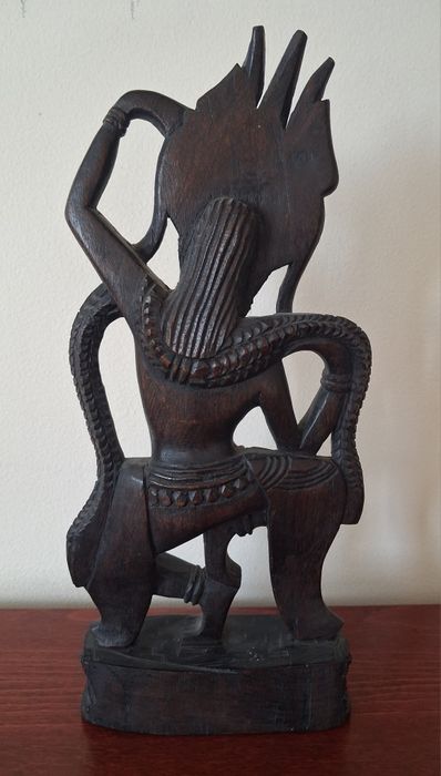 Дървена статуетка на  кхмерска танцьорка апсара, произход  Камбоджа