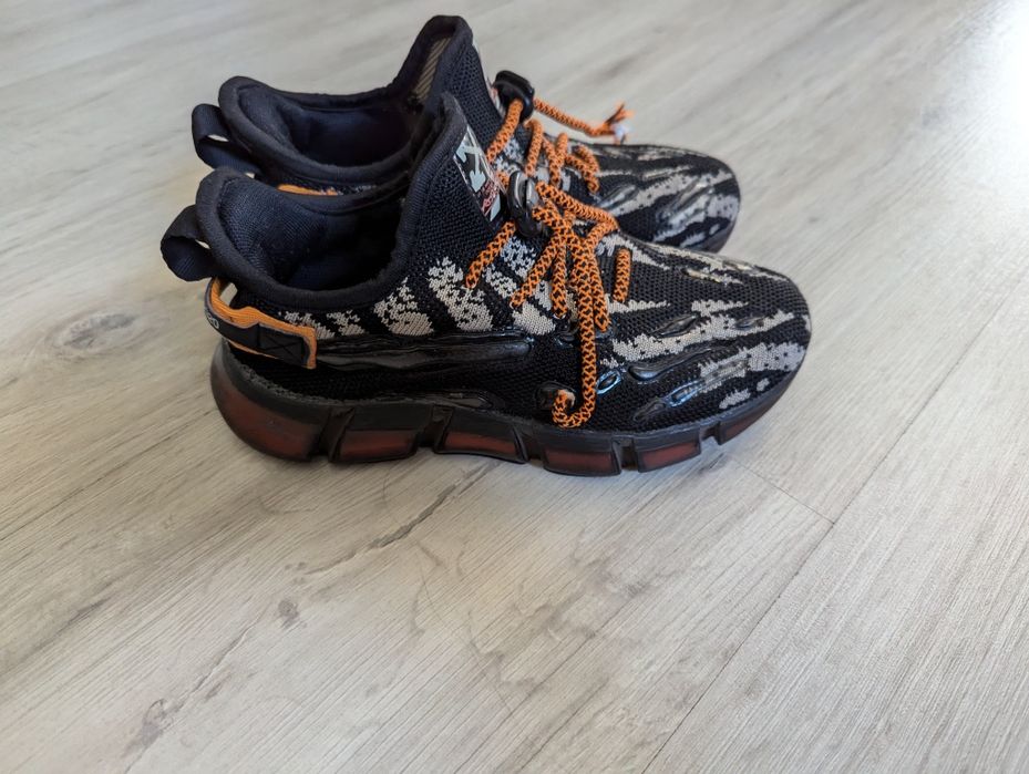 Кросовки для мальчика (31 размер)