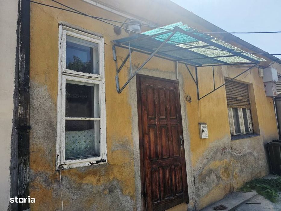 De vânzare apartament cu o cameră situat pe strada Evreilor Deportați
