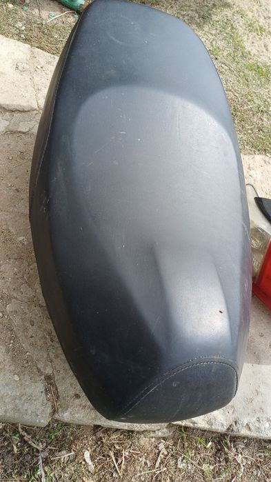 Продам пластик фары и сиденье для м 8 про.