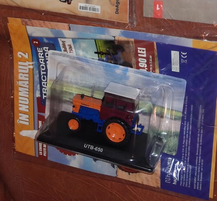 Macheta noua tractor UTB 650, scara 1:43 + revista