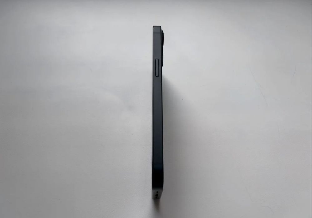 Продам Iphone 13