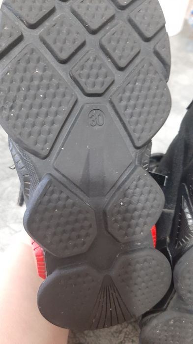 Продам ботинки на мальчика 30 размер  демисезон