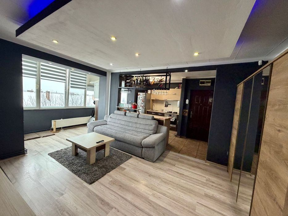 Închiriez pe termen lung apartament cu 2 camere– Strada Olteț- Tractorul- Brașov.