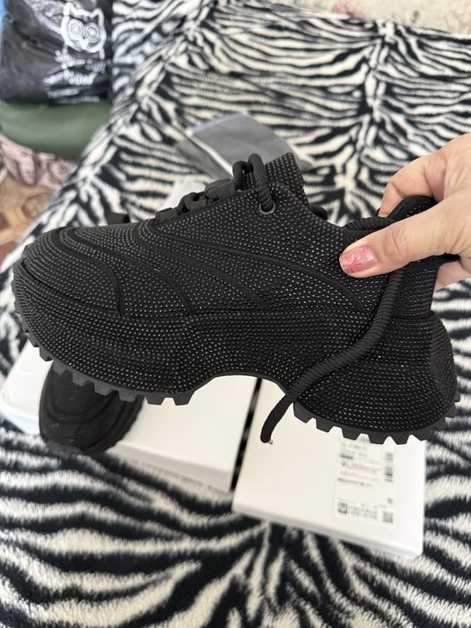 Обувь женская со стразами кроссовки