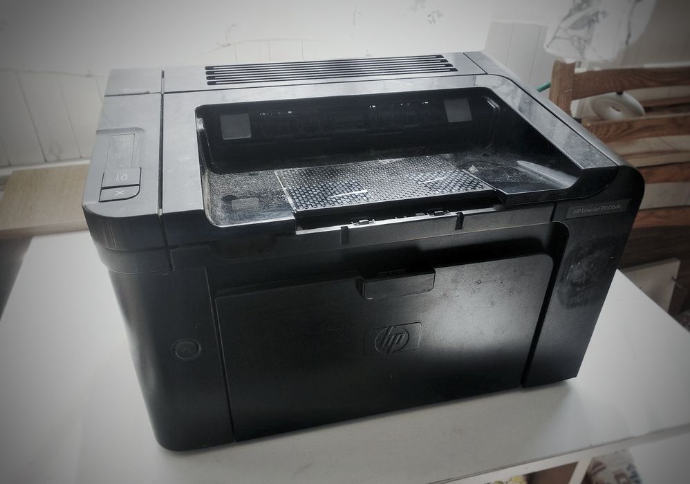 HP LaserJet Pro P1606dn принтер