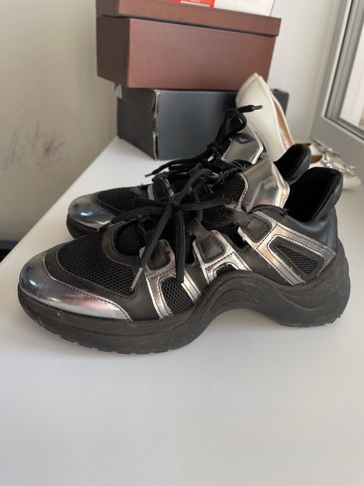 Продам кроссовки черные 36 размер