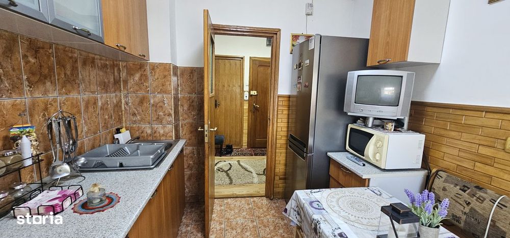 Vandapartament de 3 camere,decomandate ,confort 1 situat pe str.Uzinei