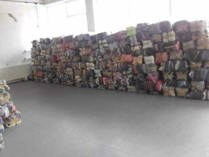 Vând haine second hand sortate pe categorii. Calitatea I și II