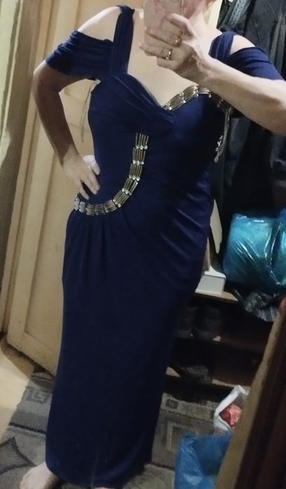 Нарядные платья продаются