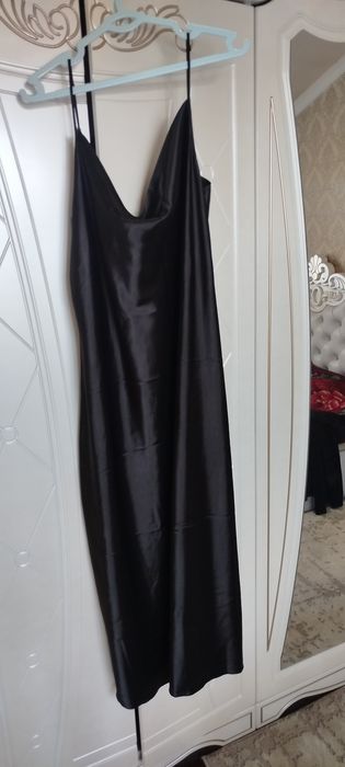 Qora Abaya dvoyka ichida naketi bor