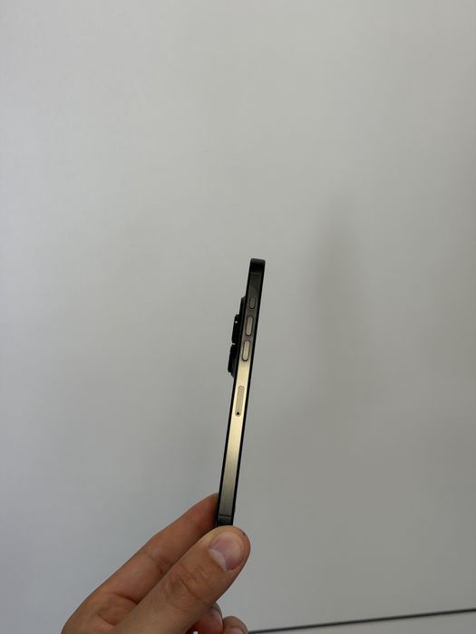 Продавам iPhone 16 PRO MAX