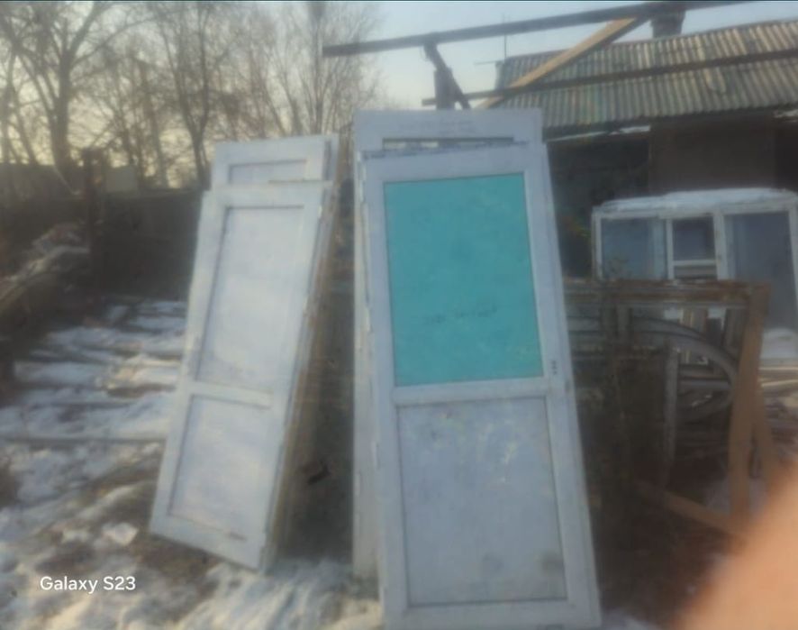 Пластиковые двери