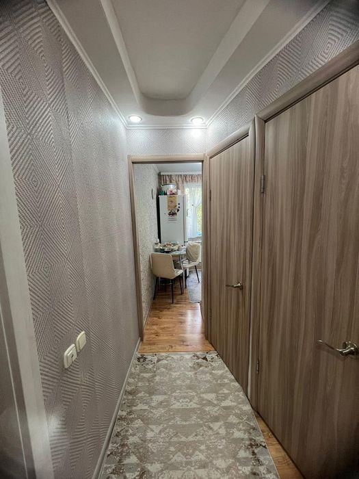 Продам 2 ком 2/5  р-н Голубого рынка