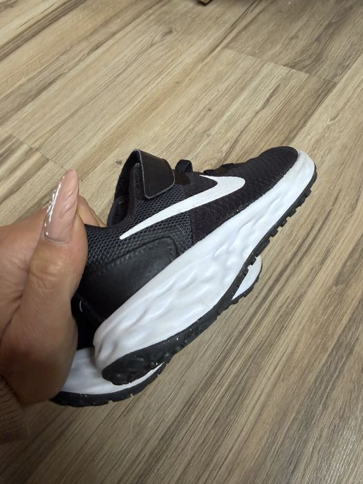 Оригинални юношески маратонки Nike Revolution 6! 30 н