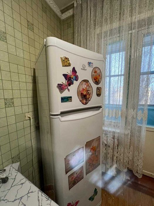 Продам отличный холодильник Indesit