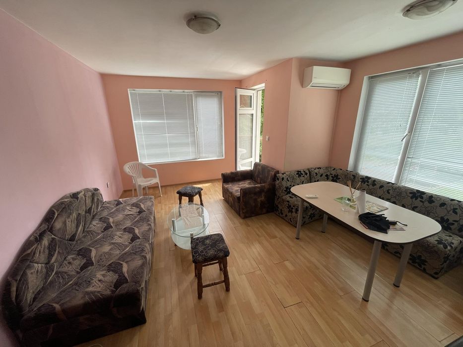 Дава се под наем Двустаен апартамент в Бургас, Славейков - 60 кв.м за 306 € - Снимка #1