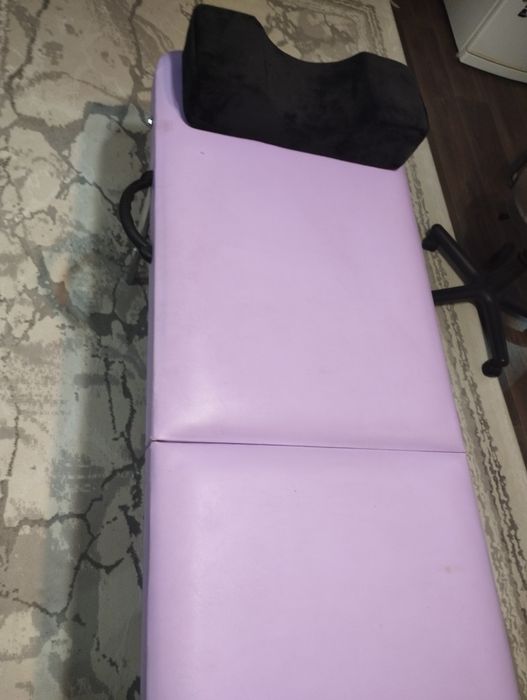 Продам кушетку с подушкой