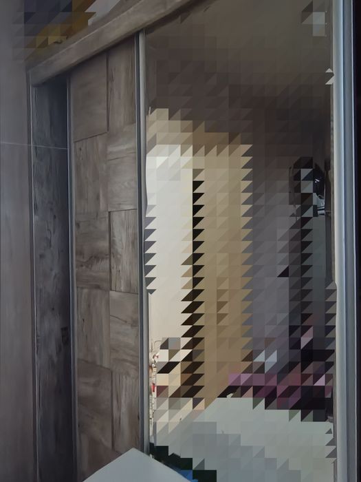 Shkaf sotiladi rolikli