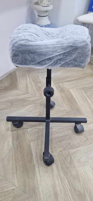 Продам педикюрную подставку