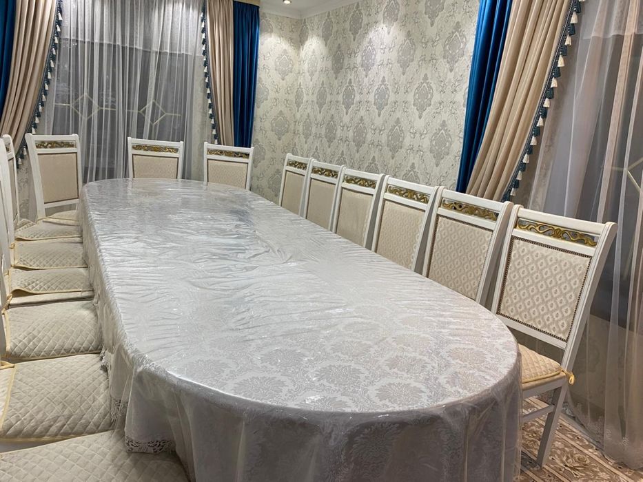 Стульчики, стол, дастархан
