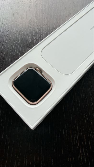 Apple Watch SE 40mm Gold Alu Pink Sand Sport Band GPS