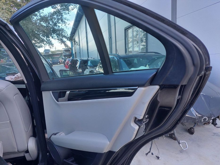 usa dreapta stanga, spate fata mercedes c class w204 neagra
