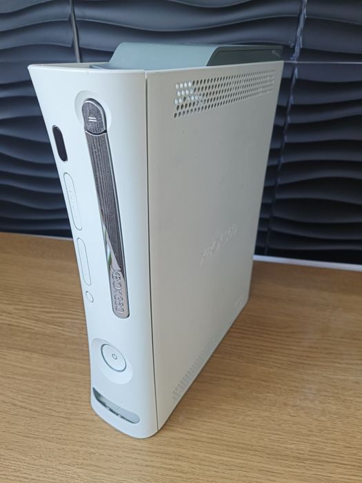 Consola Xbox 360+controller, 3 jocuri