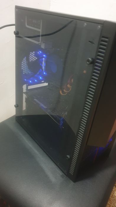 O'yin,dizayn,xisob uchun mojallangan kampyuter,keys,pc