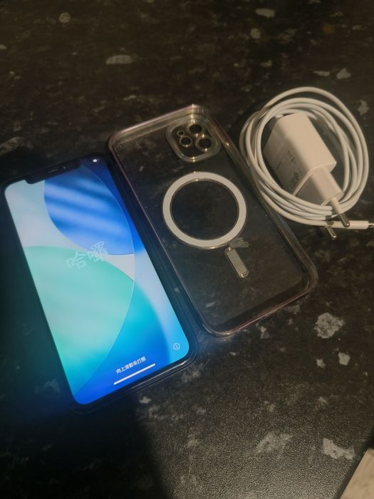 iPhone 11 capac spate fisurat baterie 83%