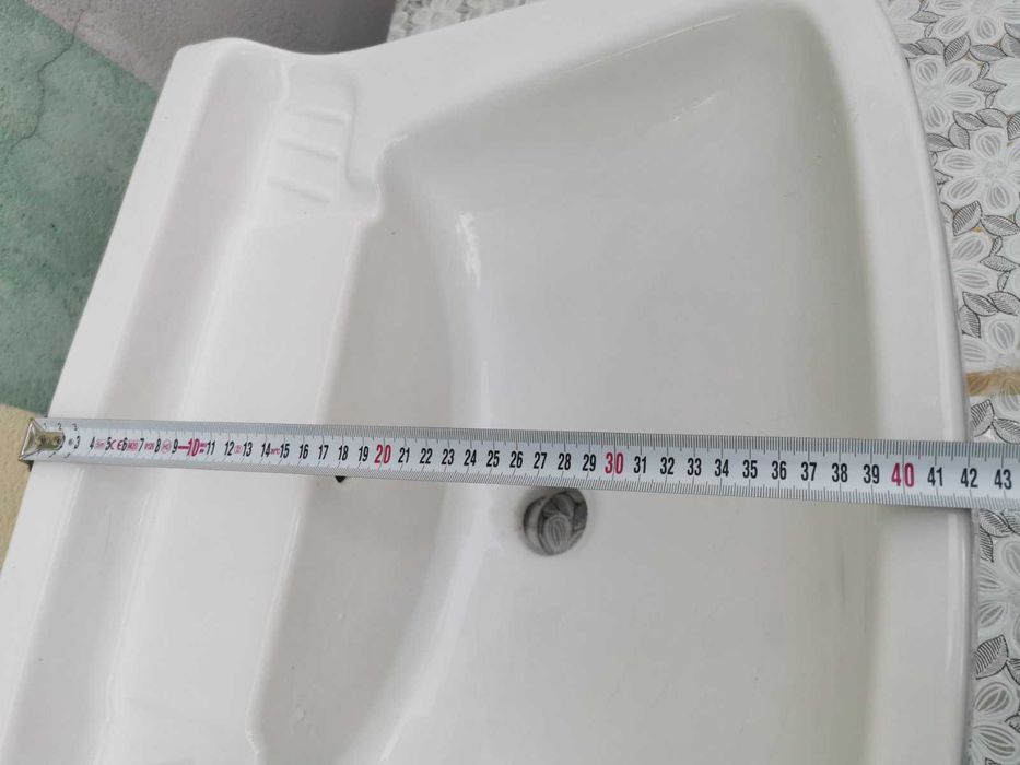 Продавам италианска порцеланова мивка за баня