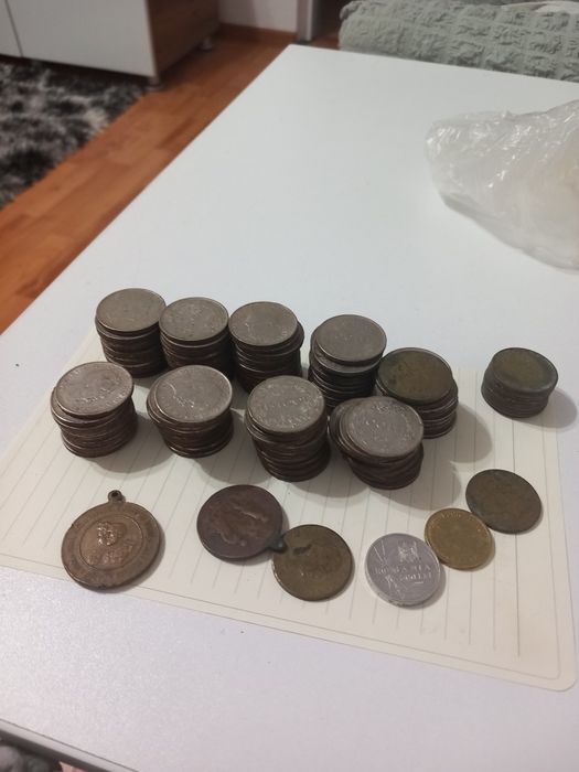 Vind monede vechi din ani 1943. 3. 1944 monede  cu eclipsa  din anul 1