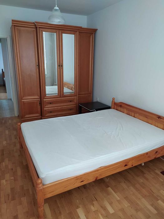 Давам под наем апартамент 90 кв м,жк. Слатина, обзаведен, ет.4, ЕПК,без домашни животни, на български граждани, наем 700 €.