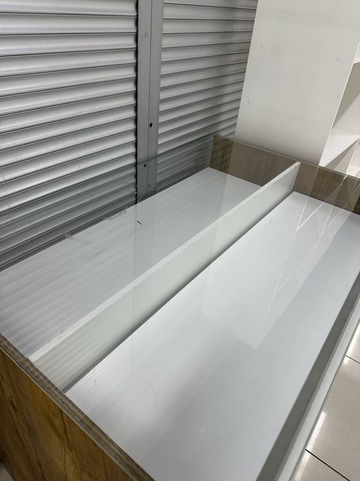 Полка для продажи аксессуаров