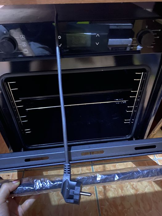 Продам духовку новая