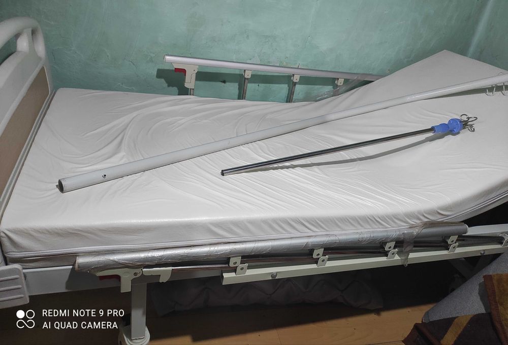 Pat medical (de spital) aproape nou , folosit câteva luni