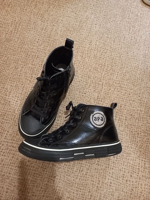 черни лъскави обувки пролет-есен