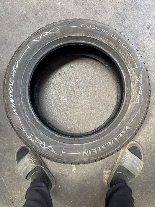 205/60/17 Vredestein 93H noii