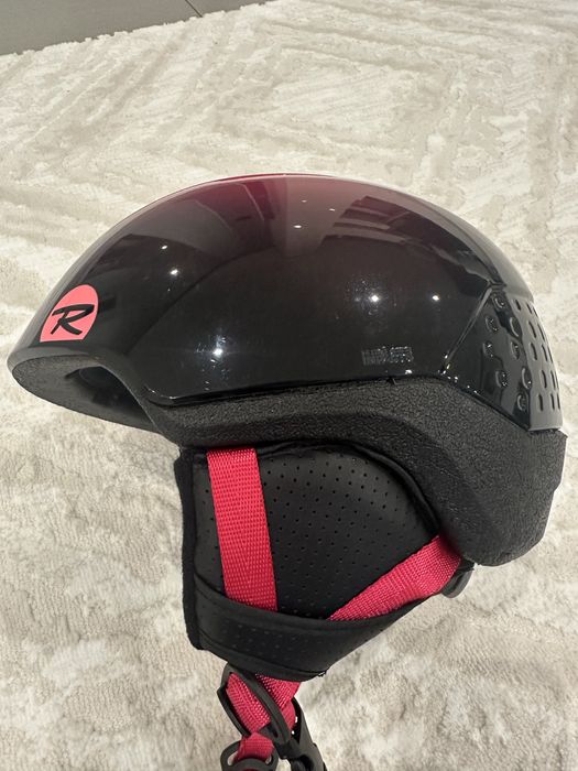 Детска каска за ски за момиче в черно и розово на Росиньол