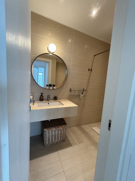 Apartament modern cu vedere la mare – închiriere 1 septembrie–30 aprilie 2027 | 350 €/luna