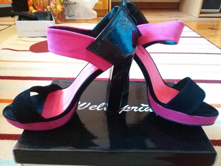 Велурени обувки на висок ток