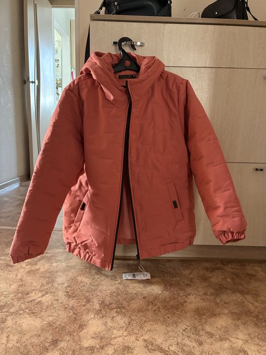 Продам демисезонную куртку