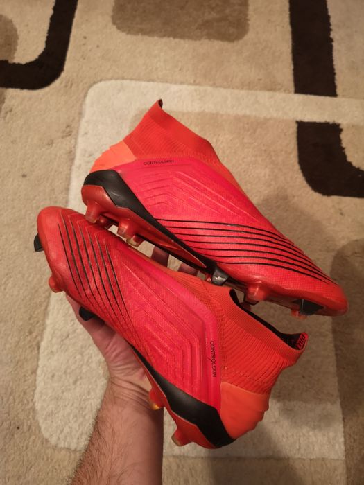 Vând Ghete de fotbal adidas PREDATOR 19+ FG profesionale