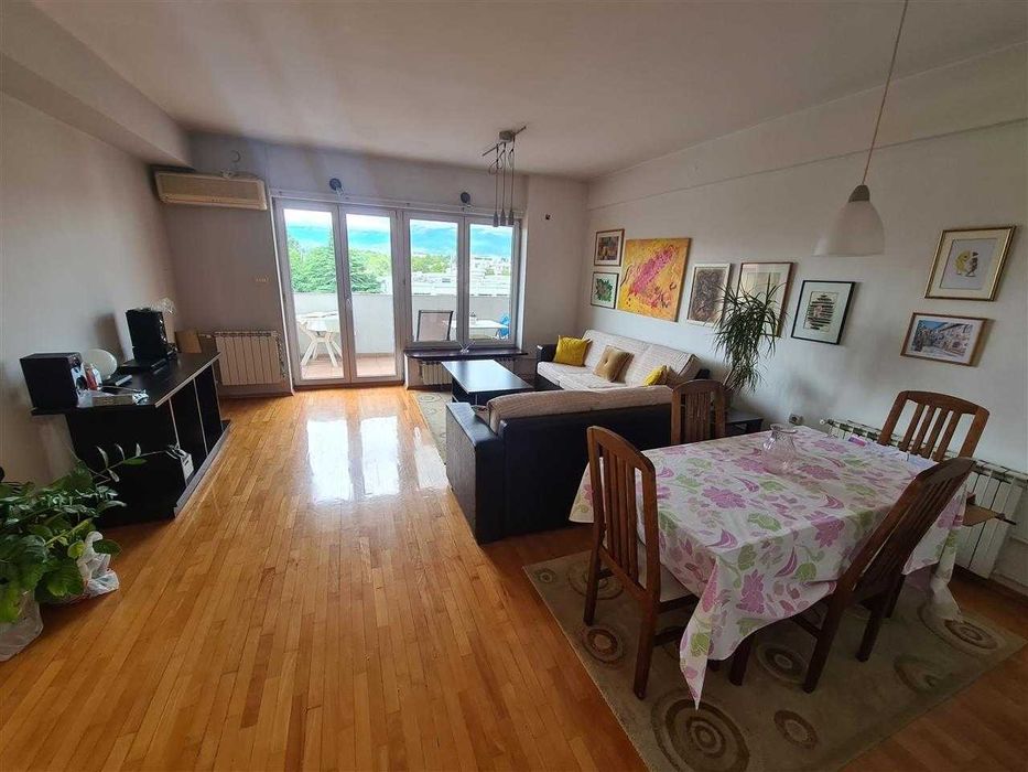 Дава се под наем Двустаен апартамент в Пловдив, Изгрев - 64 кв.м за 183.6 € - Снимка #2