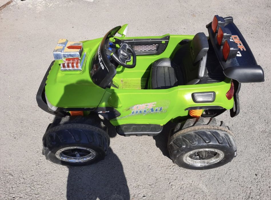 Продаю детскую машину