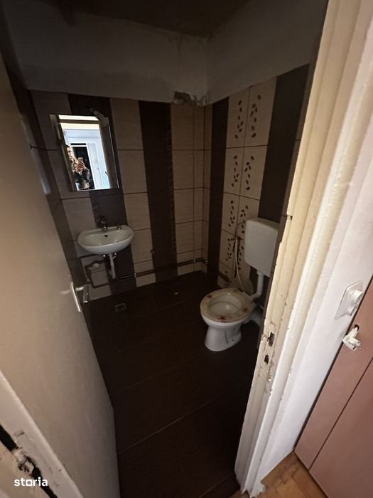 Apartament cu 4 camere de vanzare,etaj intermediar,str. Ec. Teodoroiu