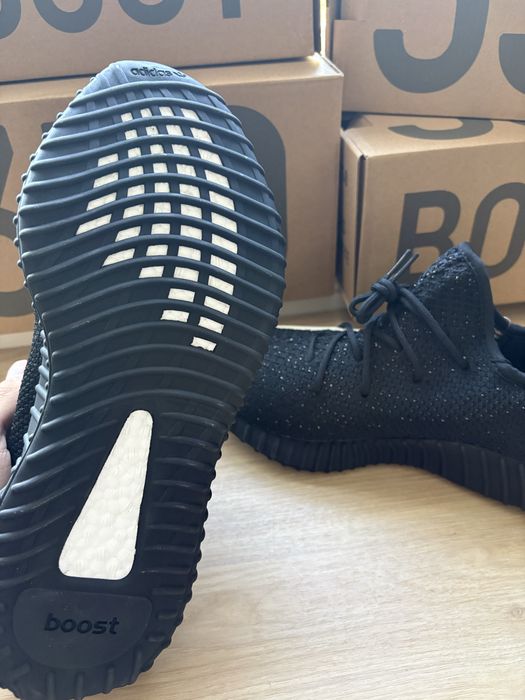 Yeezy 350 V2 Black/White