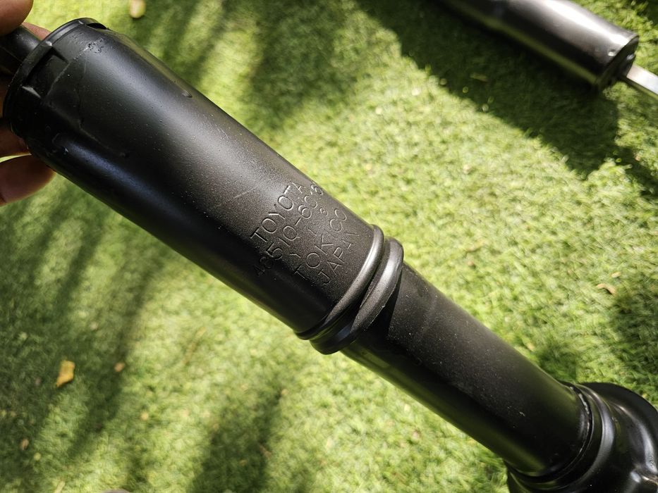 Амортизаторы комплект  TLC 200 // LX 570.